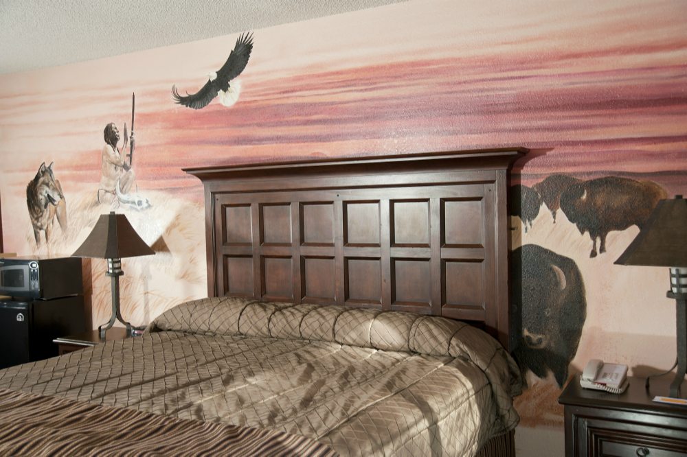 Native-American_Bed-and-mural-1000x