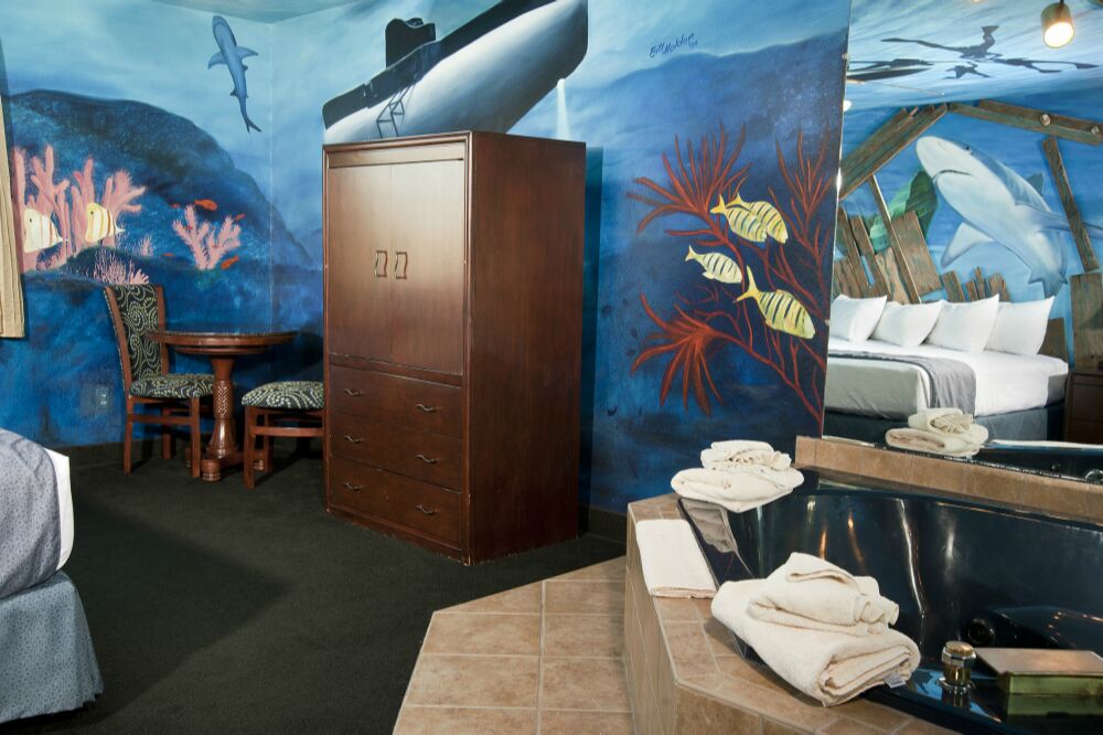 20,000 Leagues Under the Sea Suite at The Stone Castle Hotel and Conference Center, Branson, MO